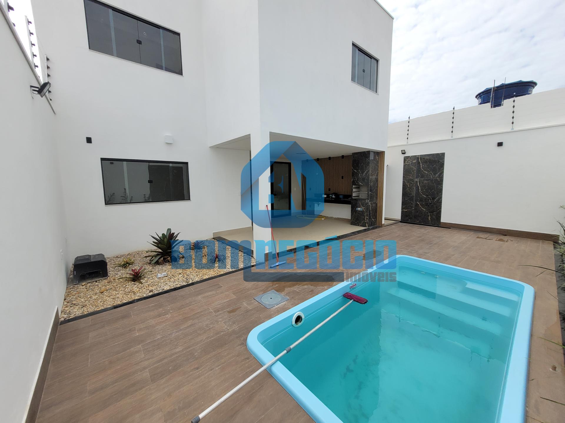Casa com 4 quartos, 3 banheiros e piscina à venda, Parque Olím...