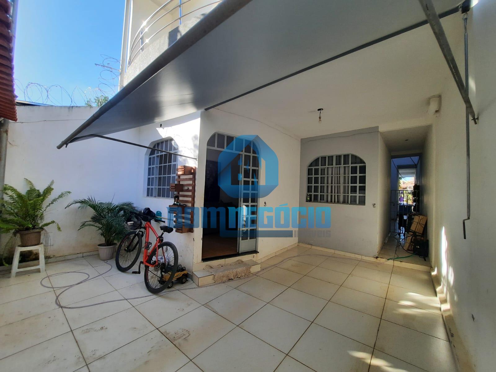 Casa a Venda em Lote de 180m  Bairro Canaã- Governador Valadares