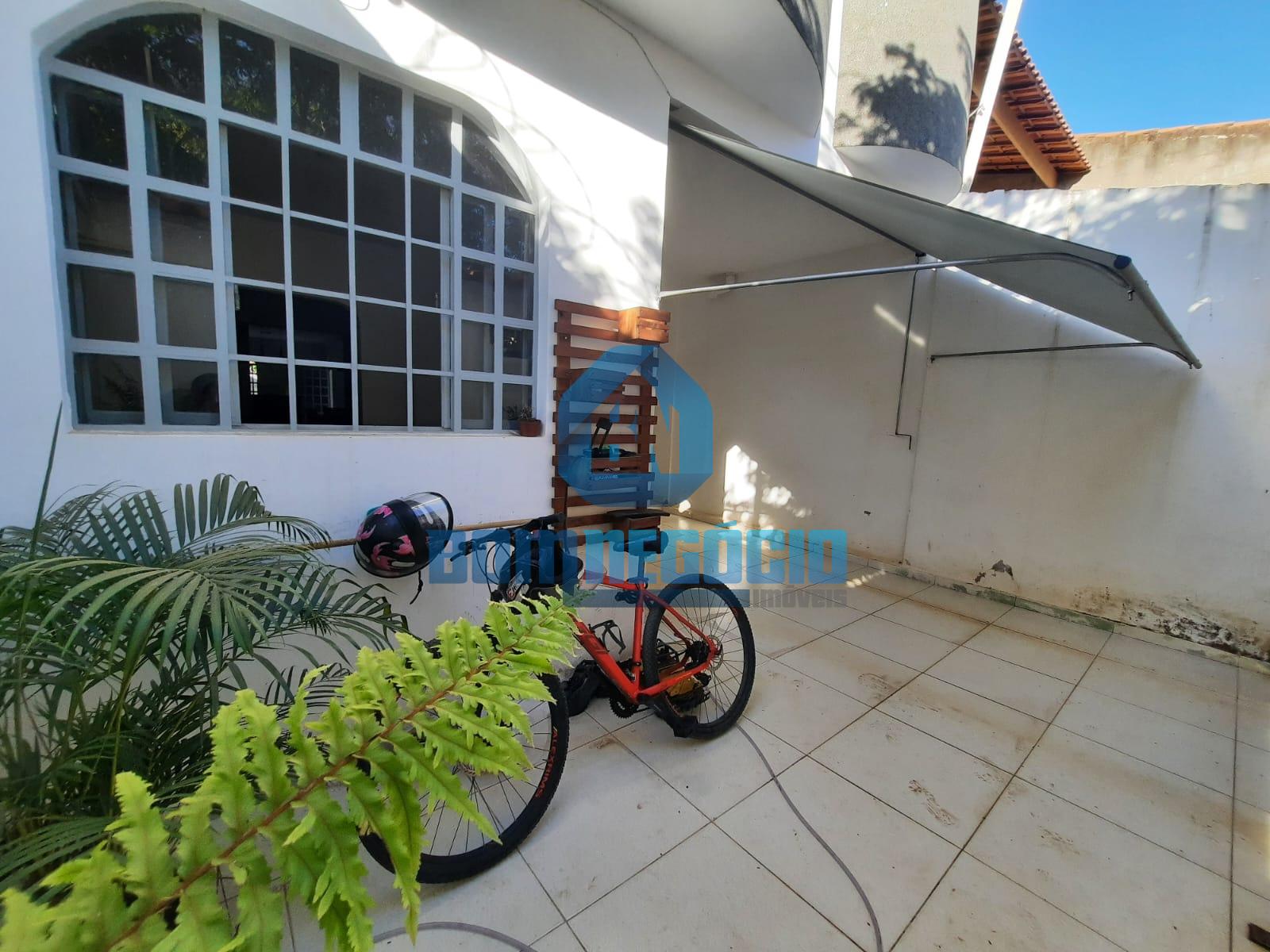 Casa a Venda em Lote de 180m  Bairro Canaã- Governador Valadares