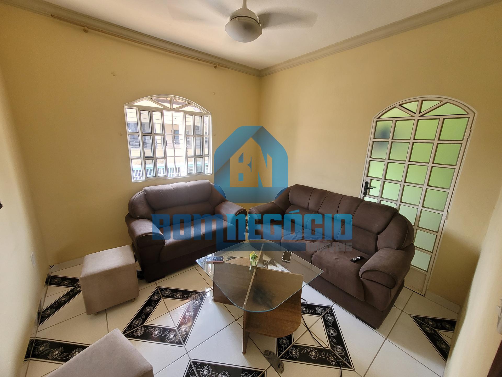 Imóvel com 2 apartamentos e 3 lojas à venda, JBAIRRO VERA CRUZ...