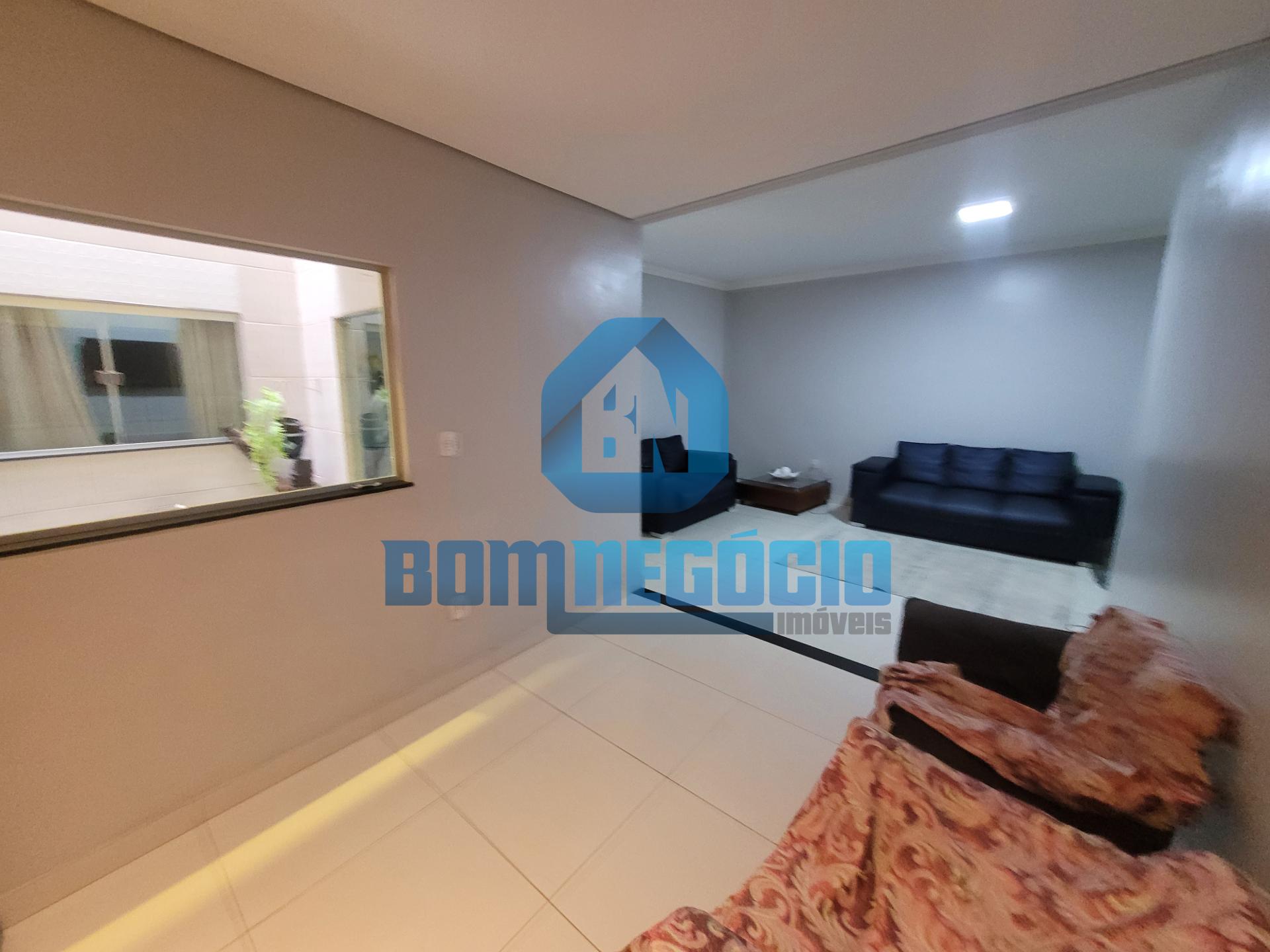 Casa com 3 dormitórios à venda, VILA BRETAS, GOVERNADOR VALADA...