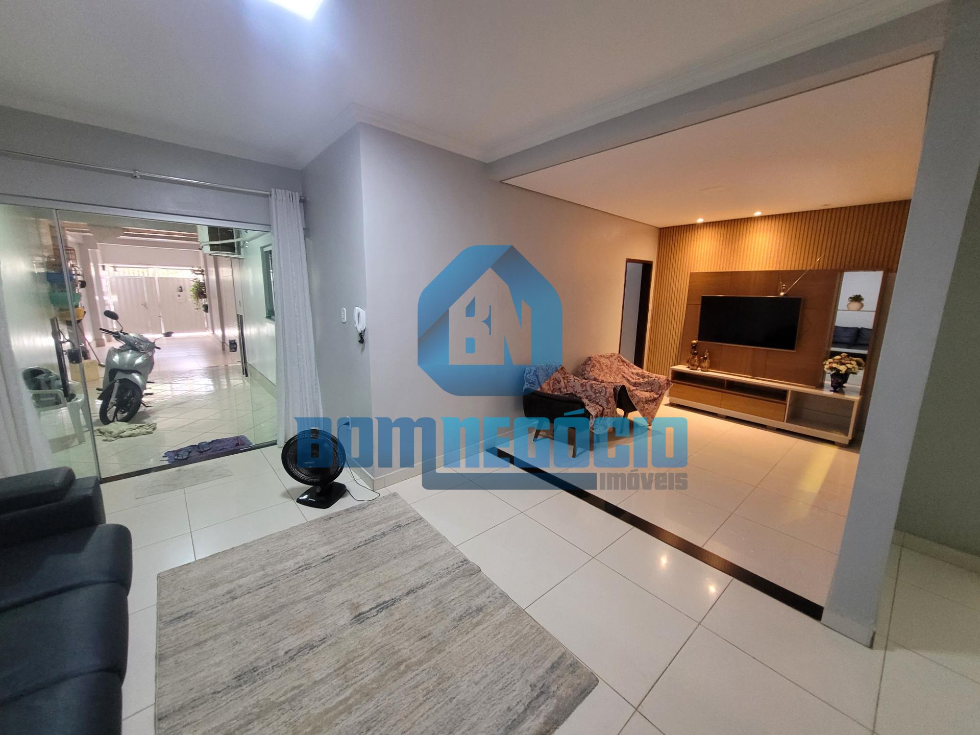 Casa com 3 dormitórios à venda, VILA BRETAS, GOVERNADOR VALADA...
