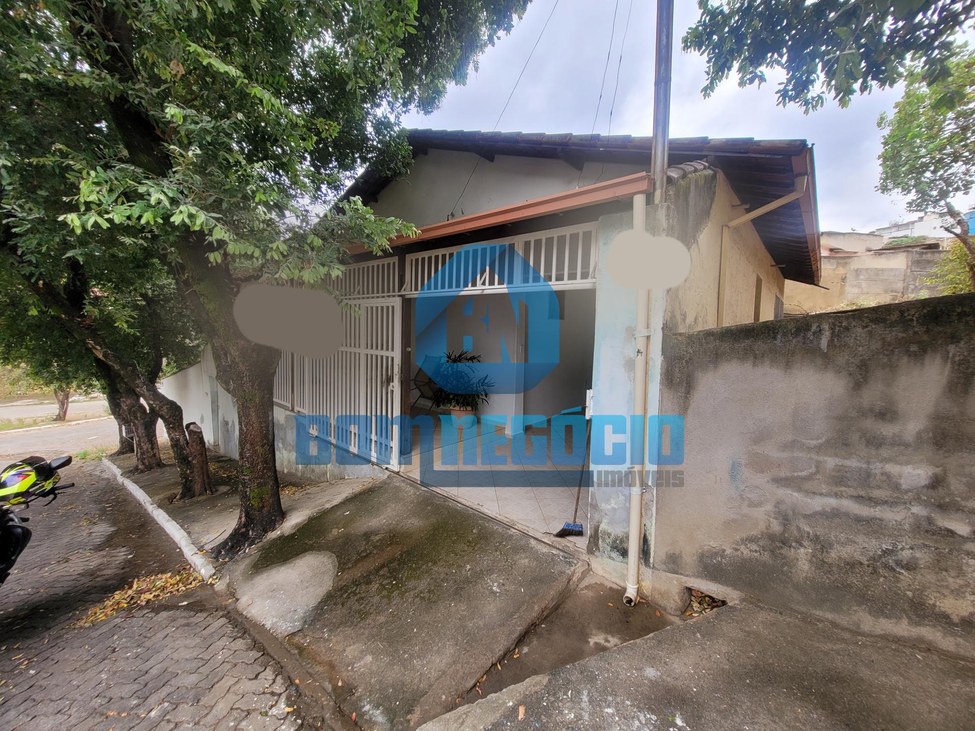 Imóvel com 638 m  de lote e 3 barracões à venda, NO BAIRRO VIL...