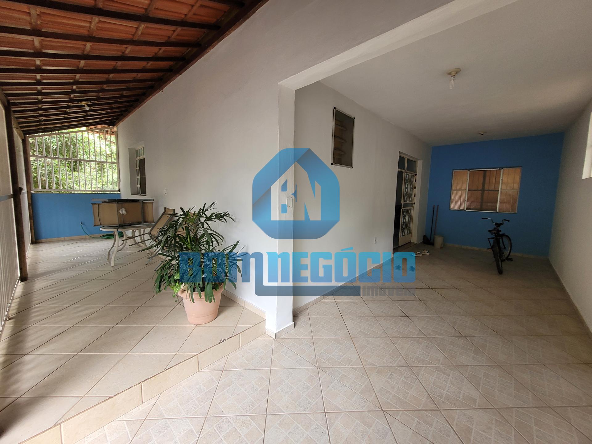 Imóvel com 638 m  de lote e 3 barracões à venda, NO BAIRRO VIL...