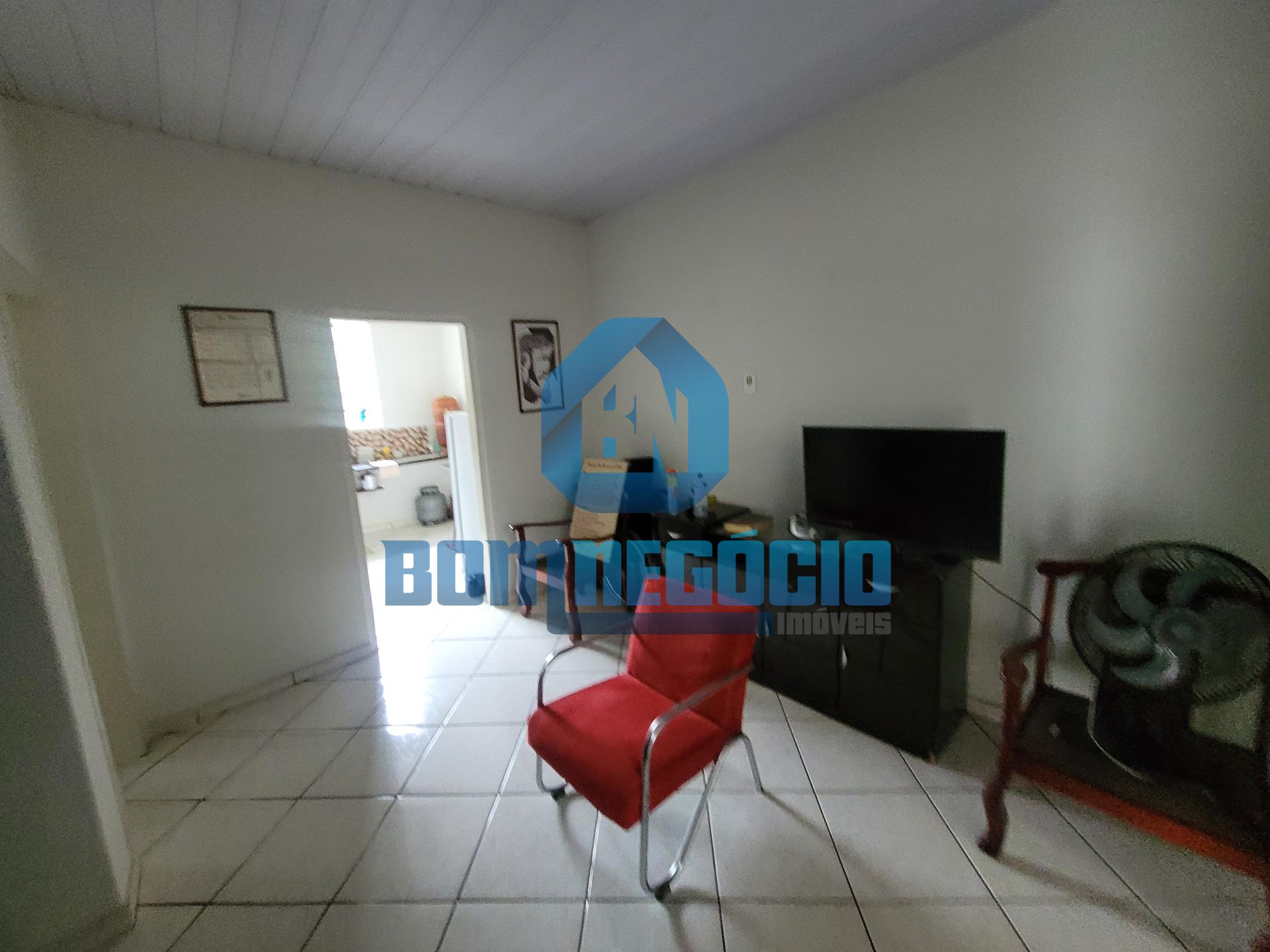 Imóvel com 638 m  de lote e 3 barracões à venda, NO BAIRRO VIL...