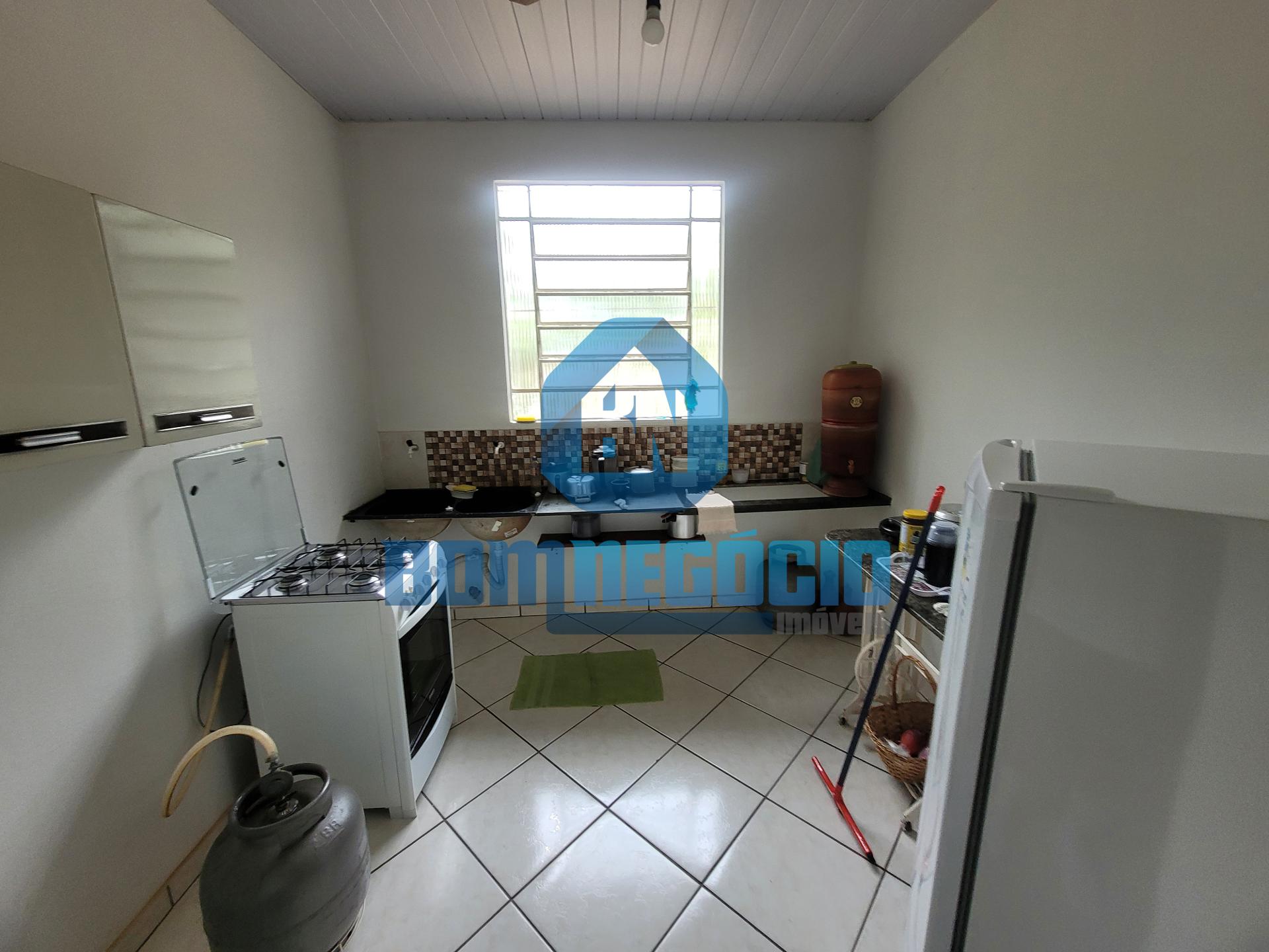 Imóvel com 638 m  de lote e 3 barracões à venda, NO BAIRRO VIL...