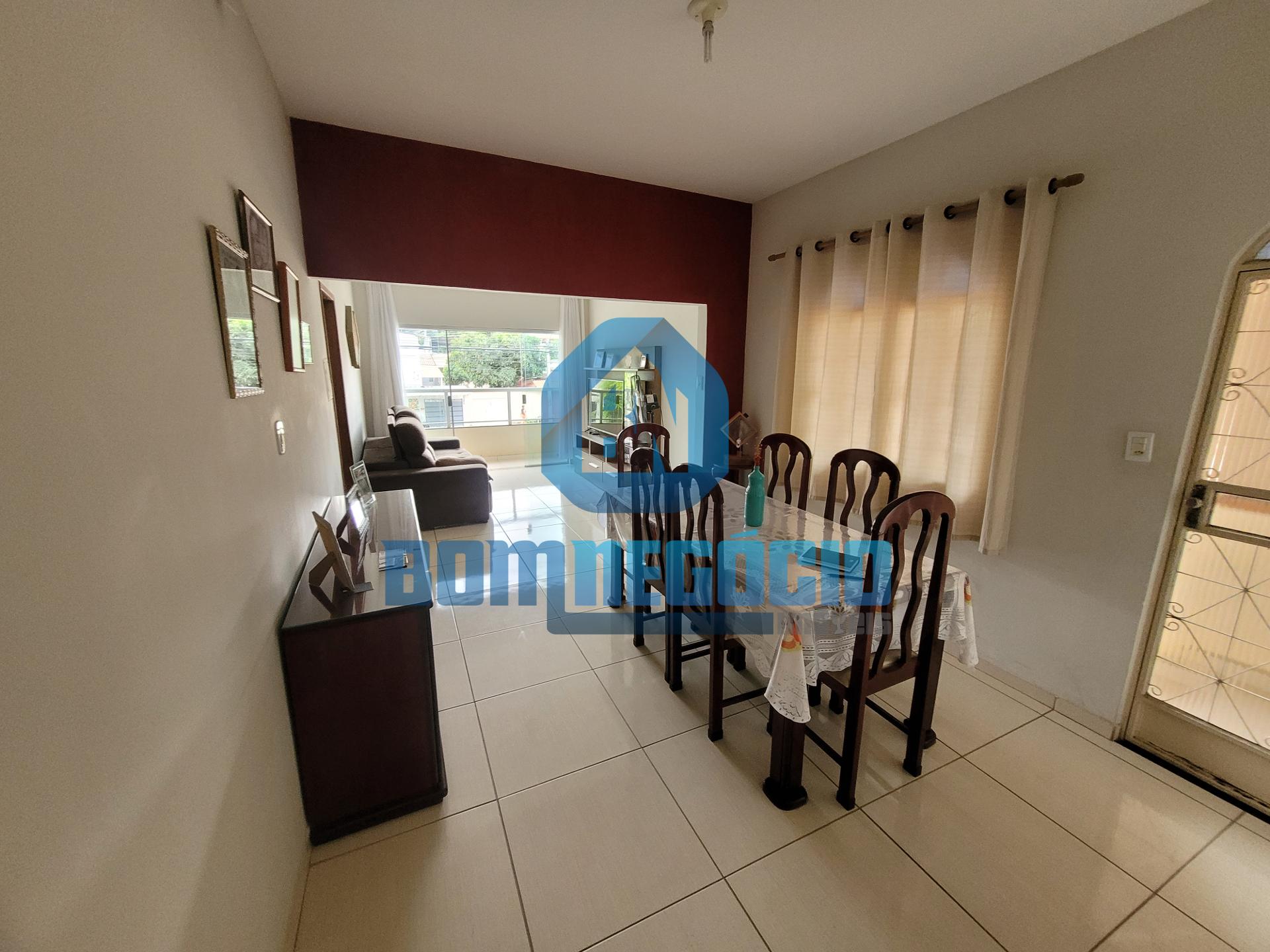 Cinco Imóveis à venda, com 4 apartamentos e um ponto comercial...