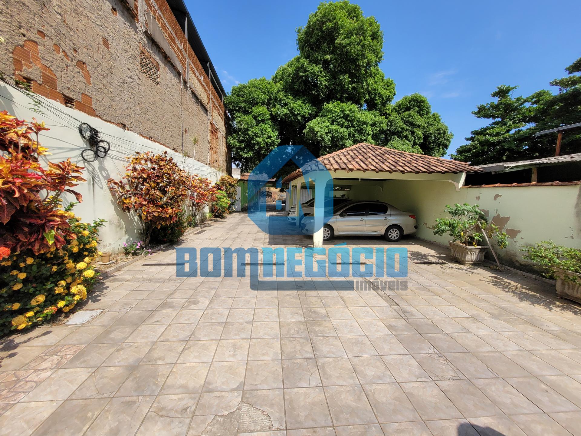 Prédio residencial à venda com 3 moradias e terraço, BAIRRO VI...