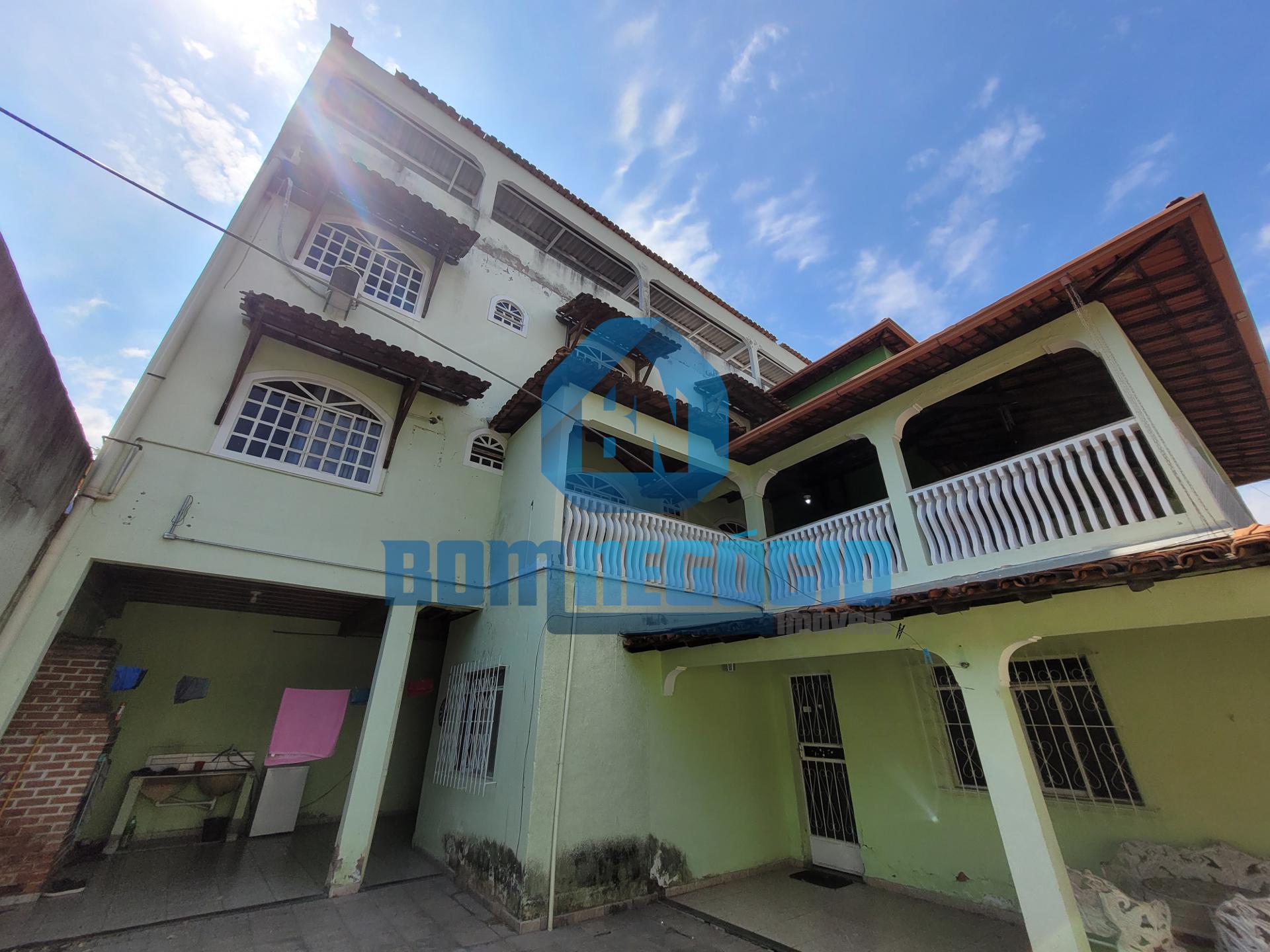 Prédio residencial à venda com 3 moradias e terraço, BAIRRO VI...