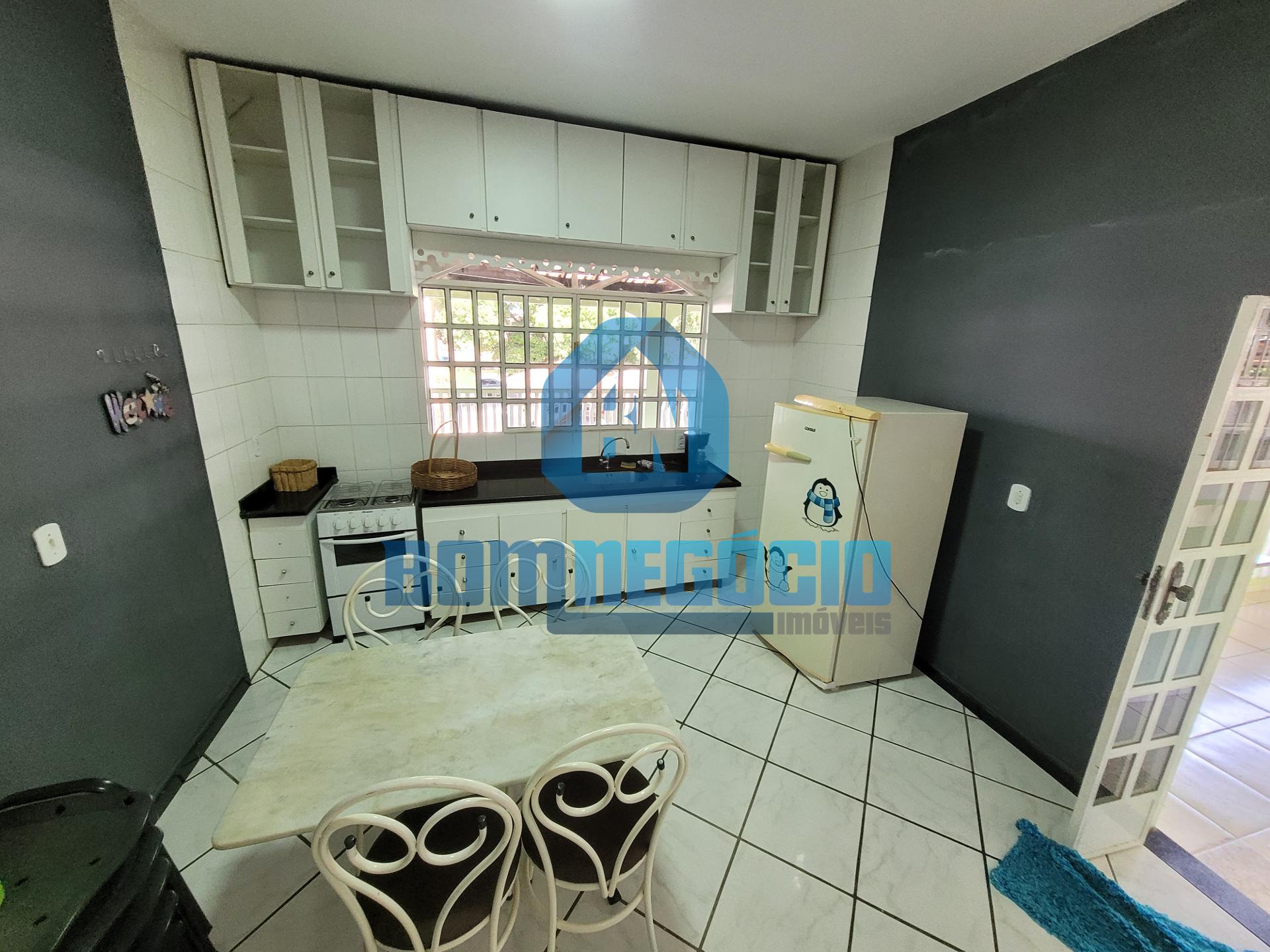 Prédio residencial à venda com 3 moradias e terraço, BAIRRO VI...
