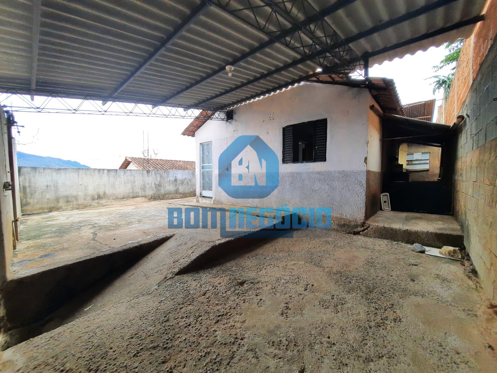 Casa com quintal e 2 dormitórios à venda, GOVERNADOR VALADARES...