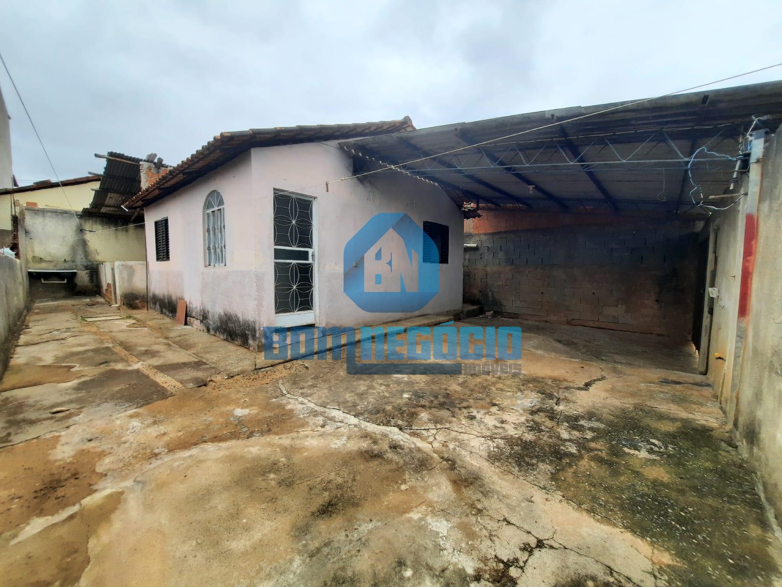 Casa com quintal e 2 dormitórios à venda, GOVERNADOR VALADARES...