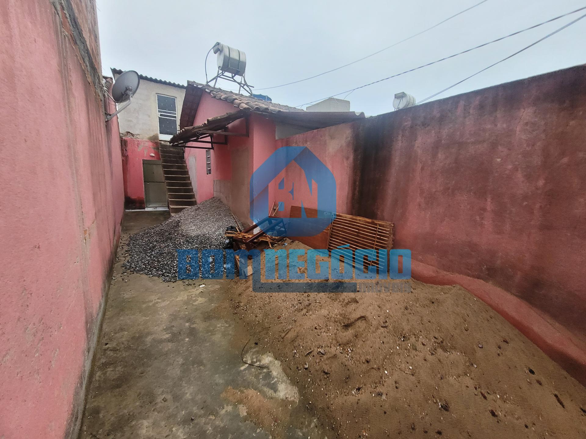 Casa nos fundos com 2 quartos e garagem à venda, BAIRRO VITORI...