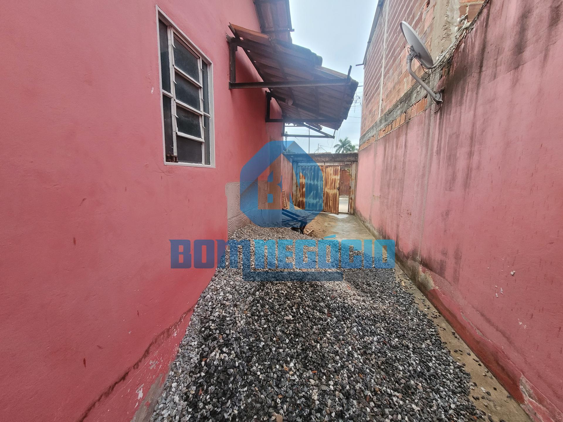 Casa nos fundos com 2 quartos e garagem à venda, BAIRRO VITORI...