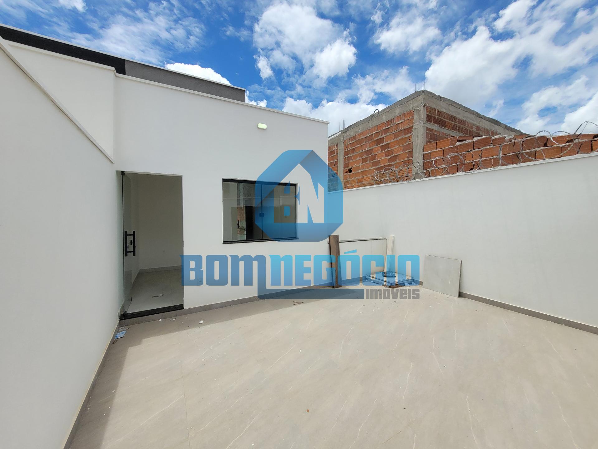 Casa nova com 3 quartos, 2 banheiros e piscina à venda, Parque...