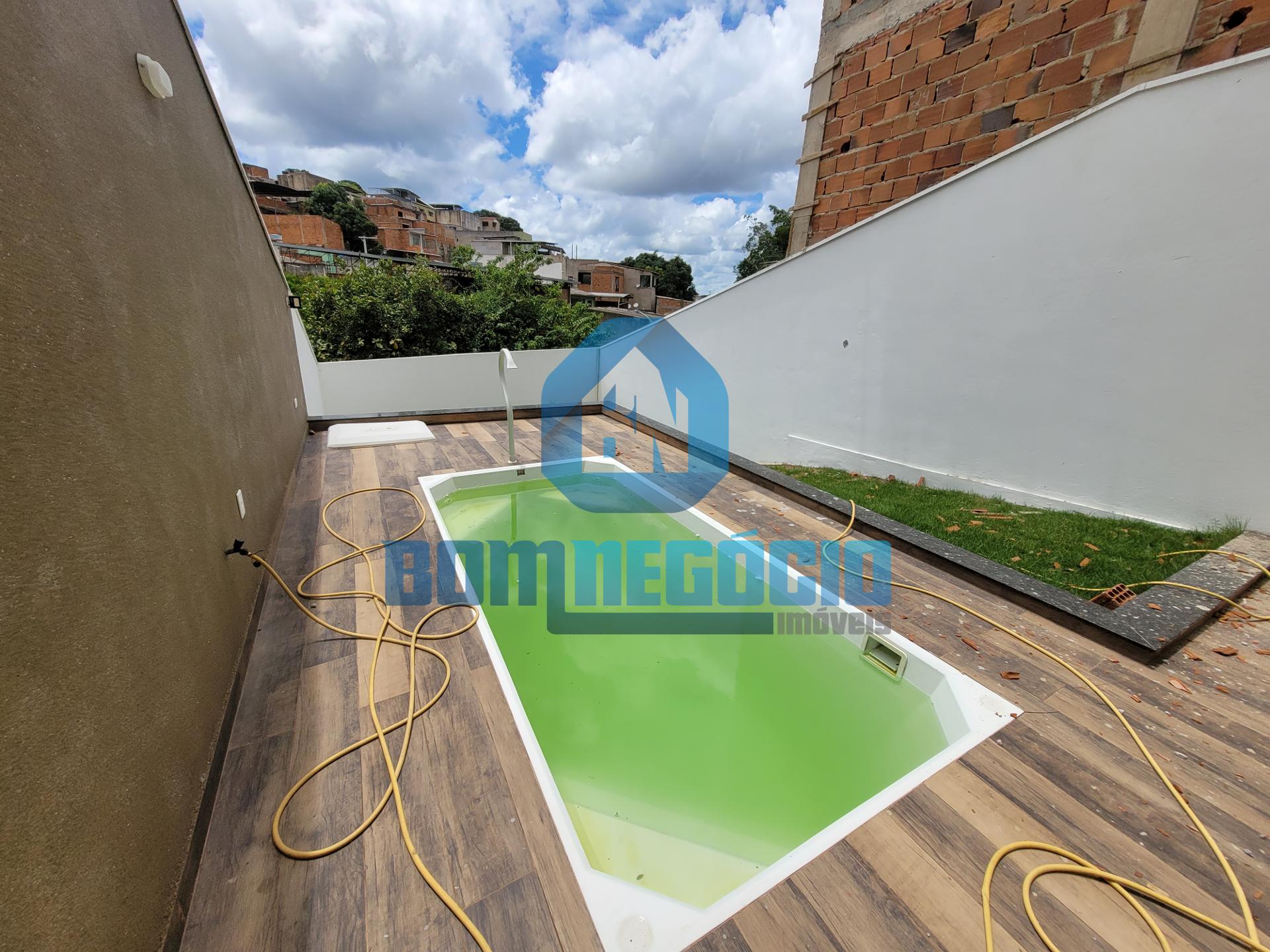 Casa nova com 3 quartos, 2 banheiros e piscina à venda, Parque...