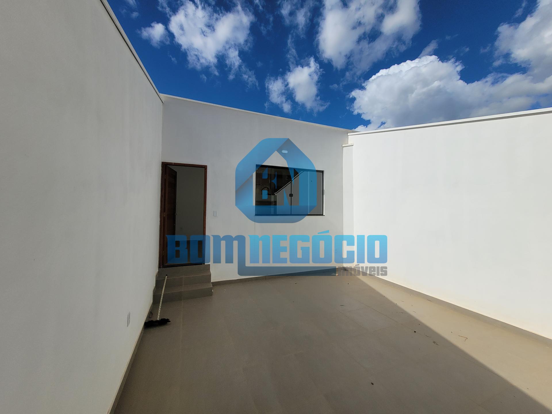 Casa com 2 quartos, quintal e acabamento fino à venda, JARDIM ...