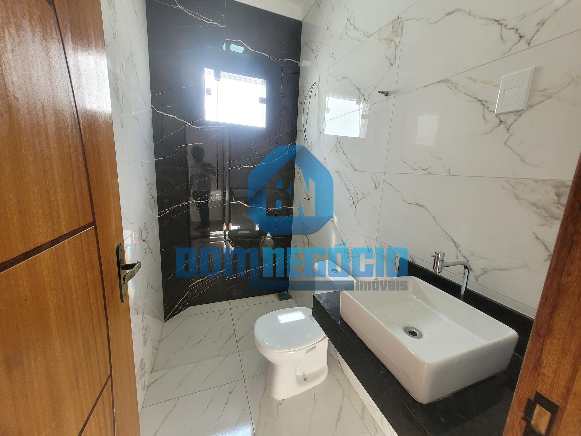Casa com 2 quartos, quintal e acabamento fino à venda, JARDIM ...
