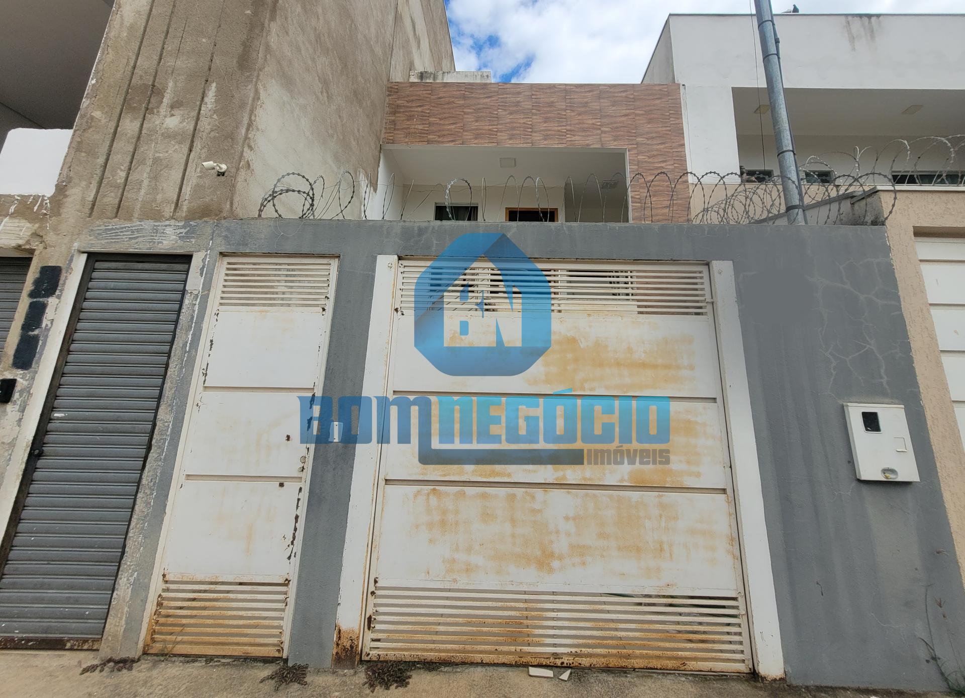 Casa com 2 quartos, quintal, planejados e área gourmet à venda...