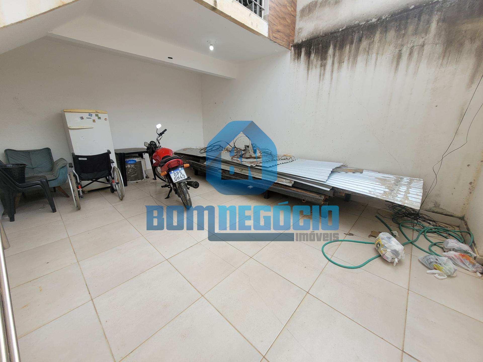 Casa com 2 quartos, quintal, planejados e área gourmet à venda...