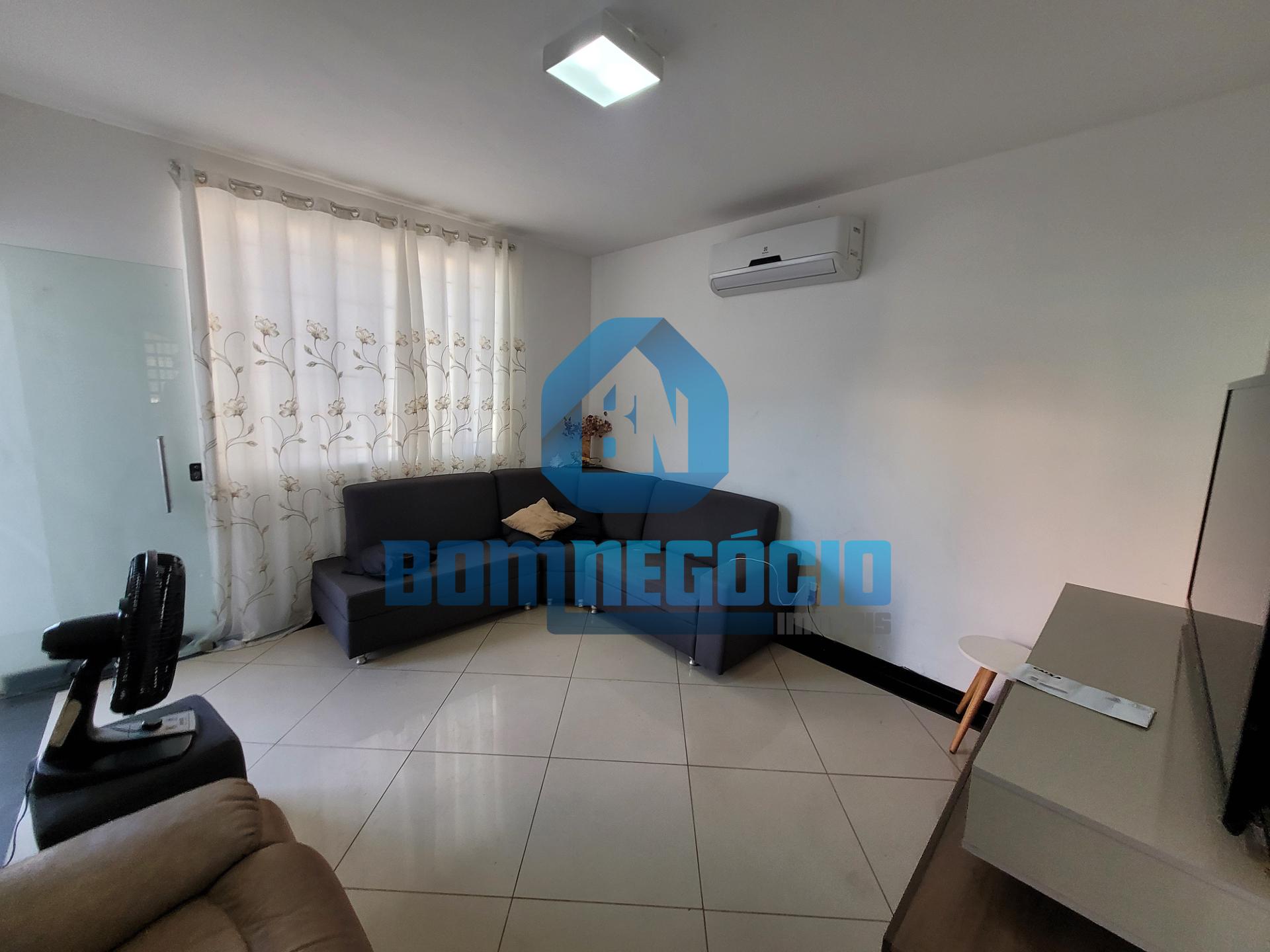 Casa com 5 quartos, 6 banheiros, piscina e terraço à venda, GR...