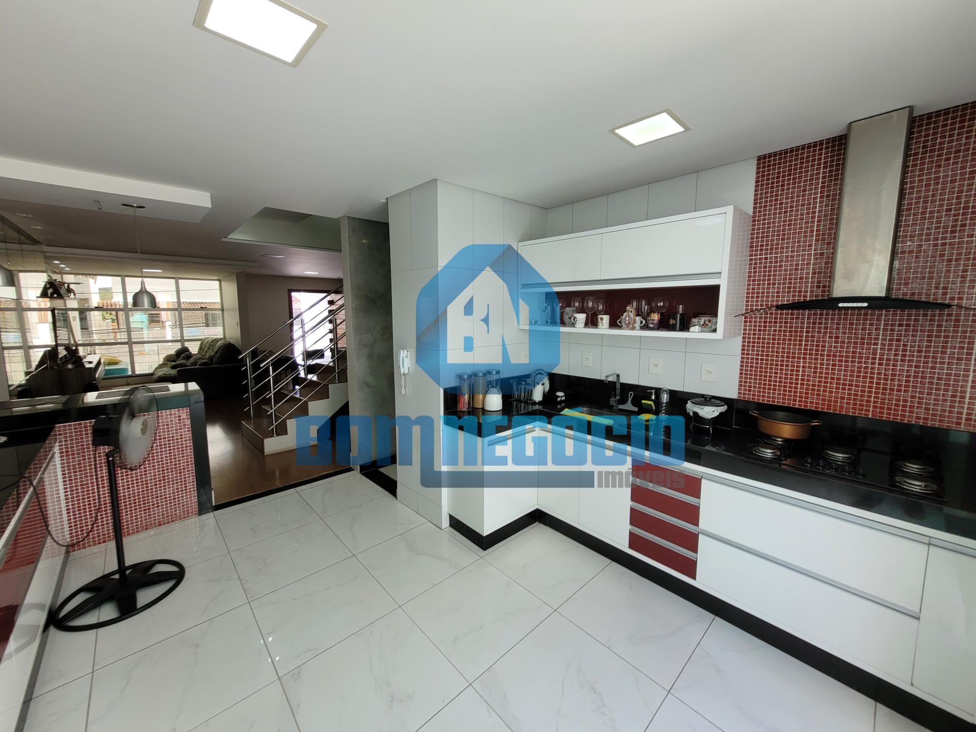 Casa com 3 dormitórios à venda, GRÃ-DUQUESA, GOVERNADOR VALADA...