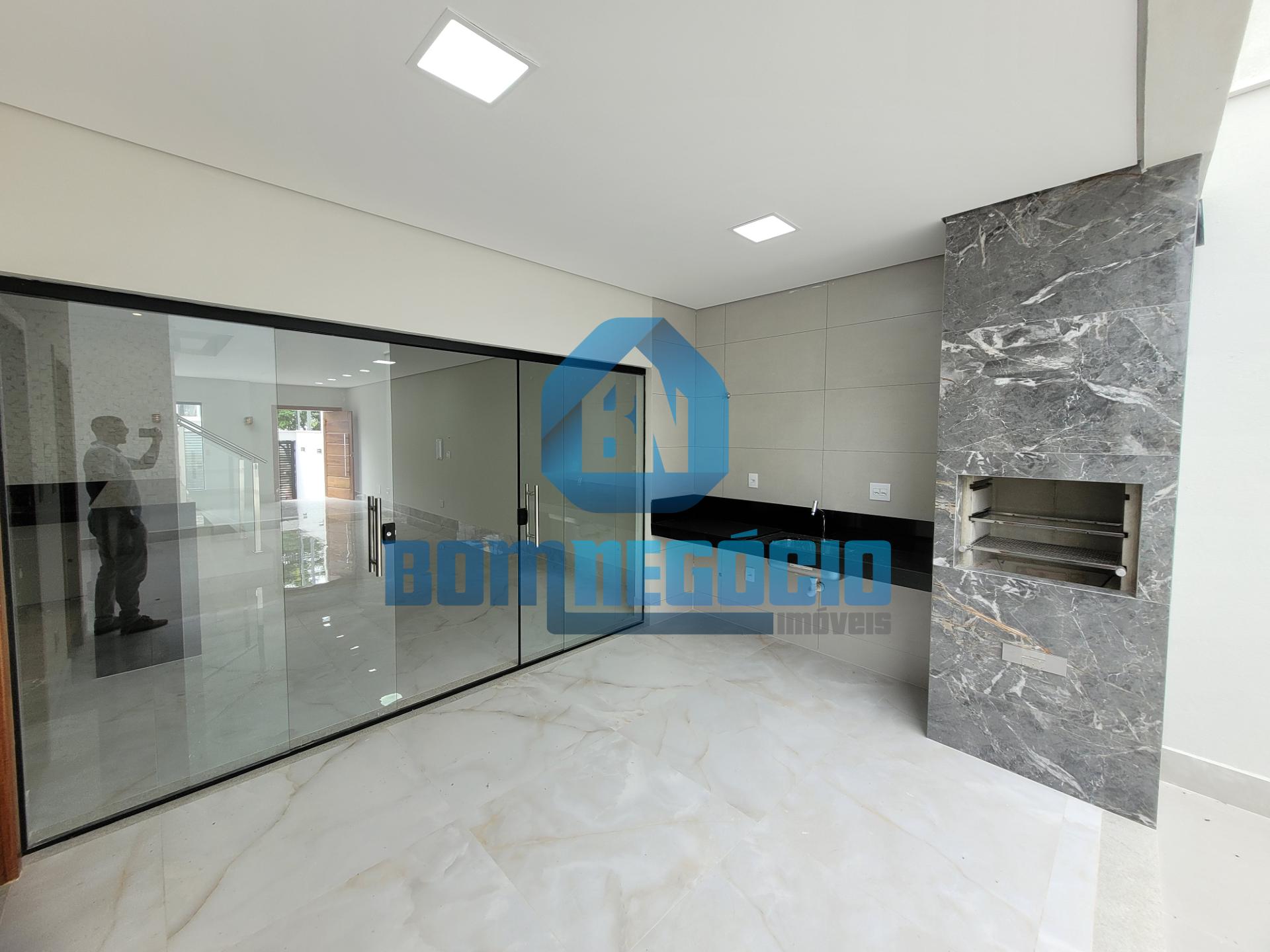 Casa de luxo com 3 suítes, área gourmet e closet à venda, LAGO...