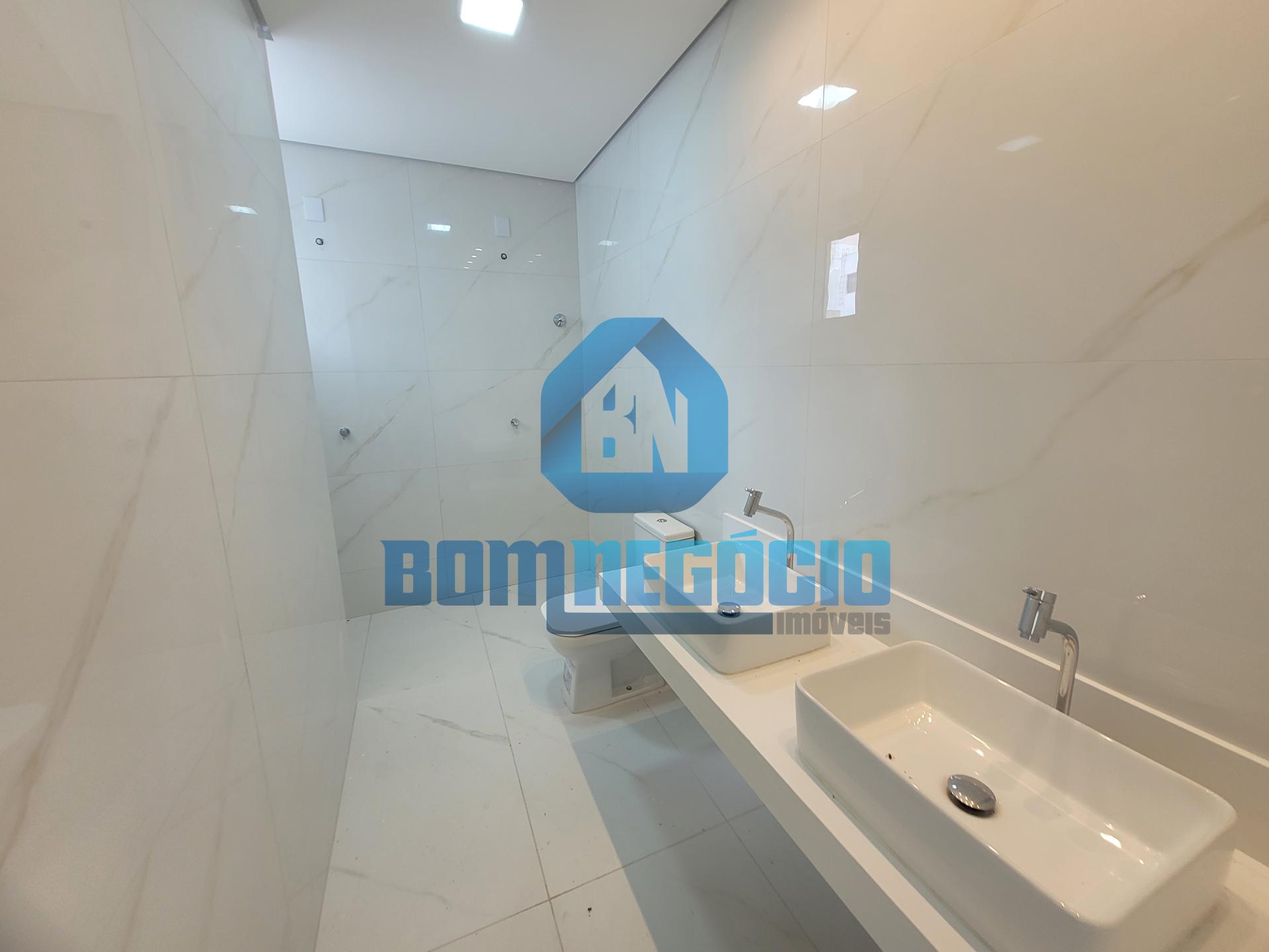 Casa de luxo com 3 suítes, área gourmet e closet à venda, LAGO...