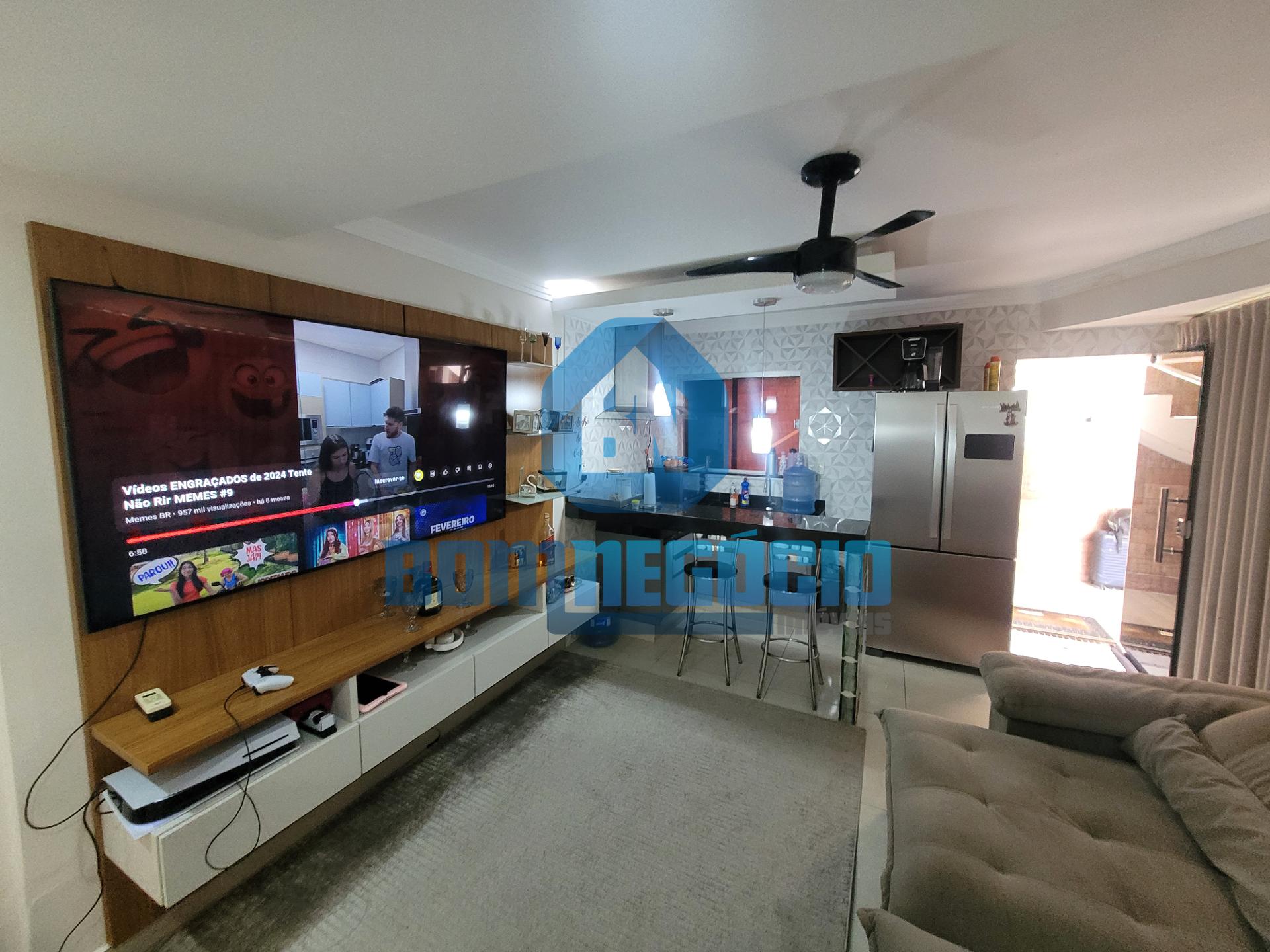 Casa com 2 suítes, área gourmet com piscina e planejados à ven...