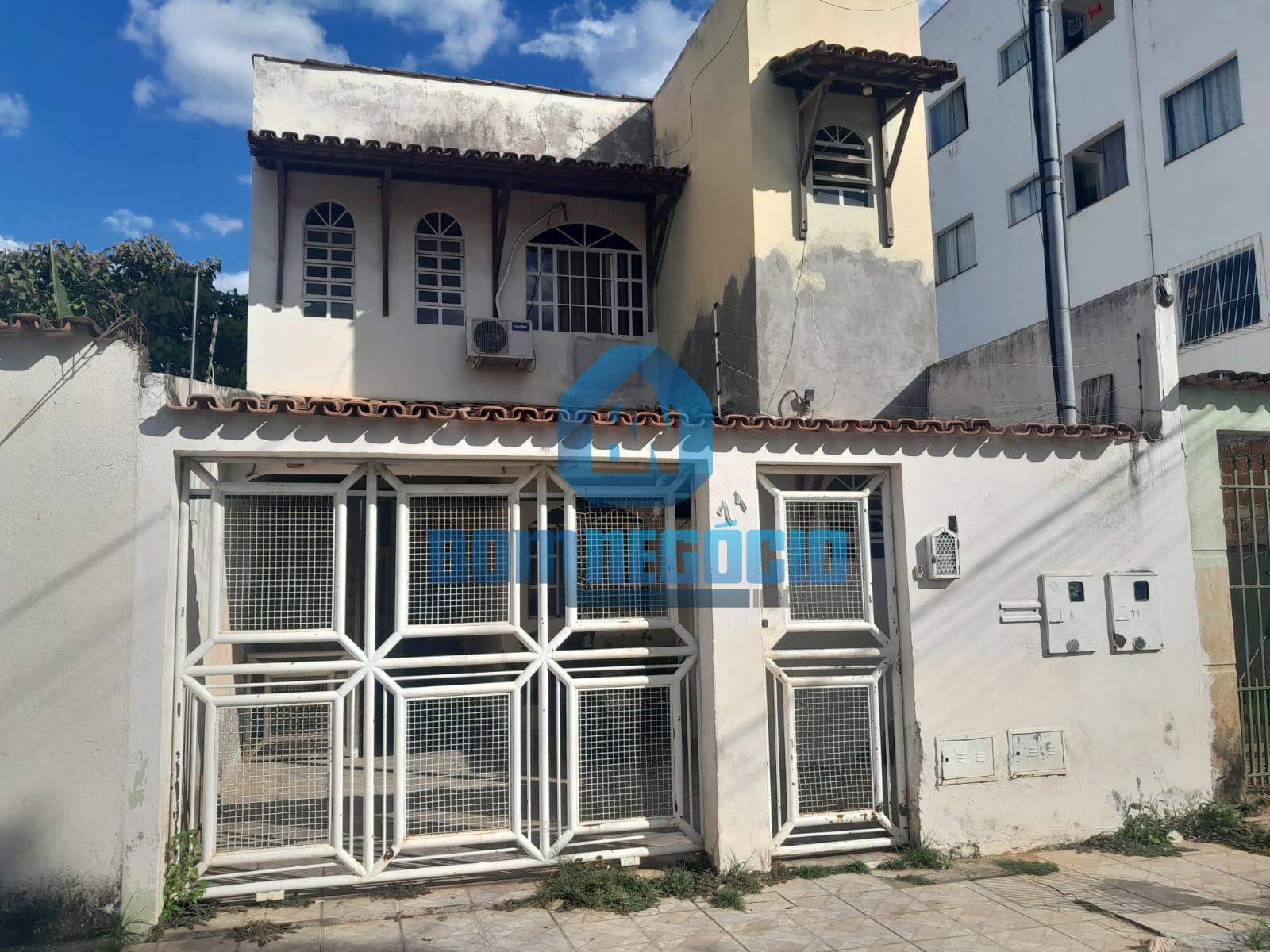 Excelente casa à venda em lote individual no Bairro Jardim Ali...