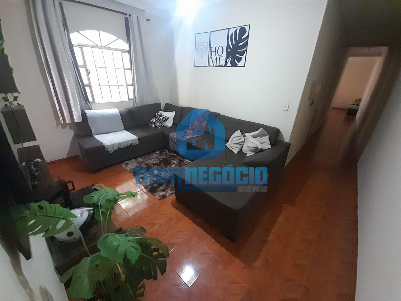Excelente casa à venda em lote individual no Bairro Jardim Ali...