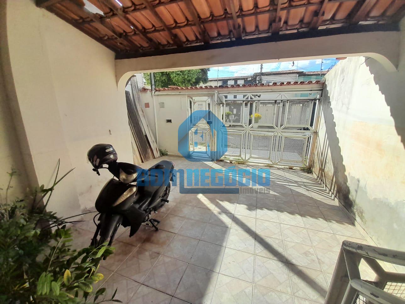 Excelente casa à venda em lote individual no Bairro Jardim Ali...