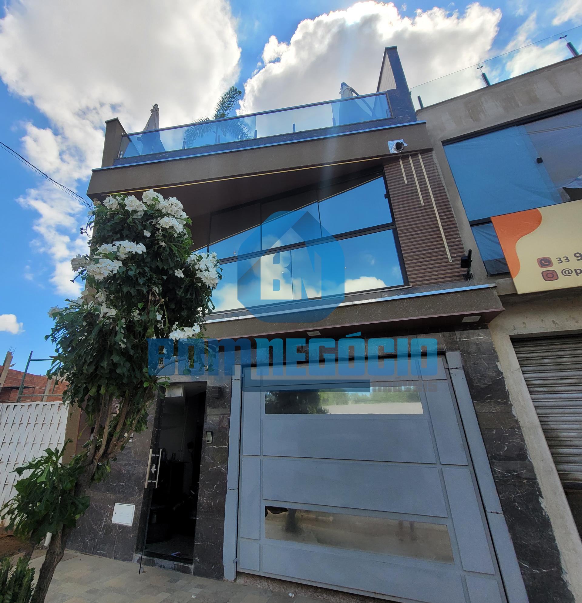 Triplex com 3 dormitórios à venda, CASTANHEIRAS, GOVERNADOR VA...