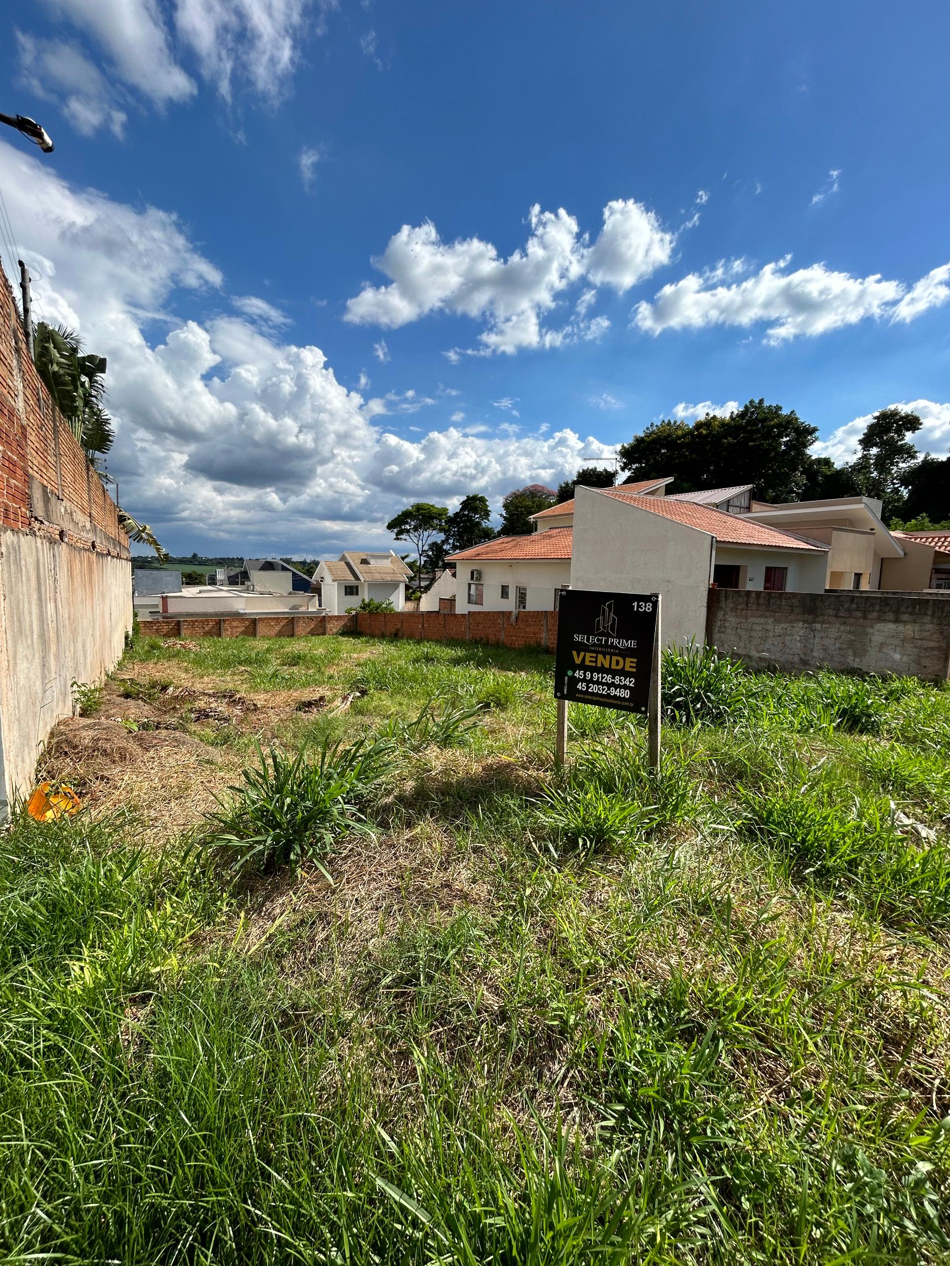 Terreno de 378,90m  em Ótima Localização Rua Tranquila com Úni...