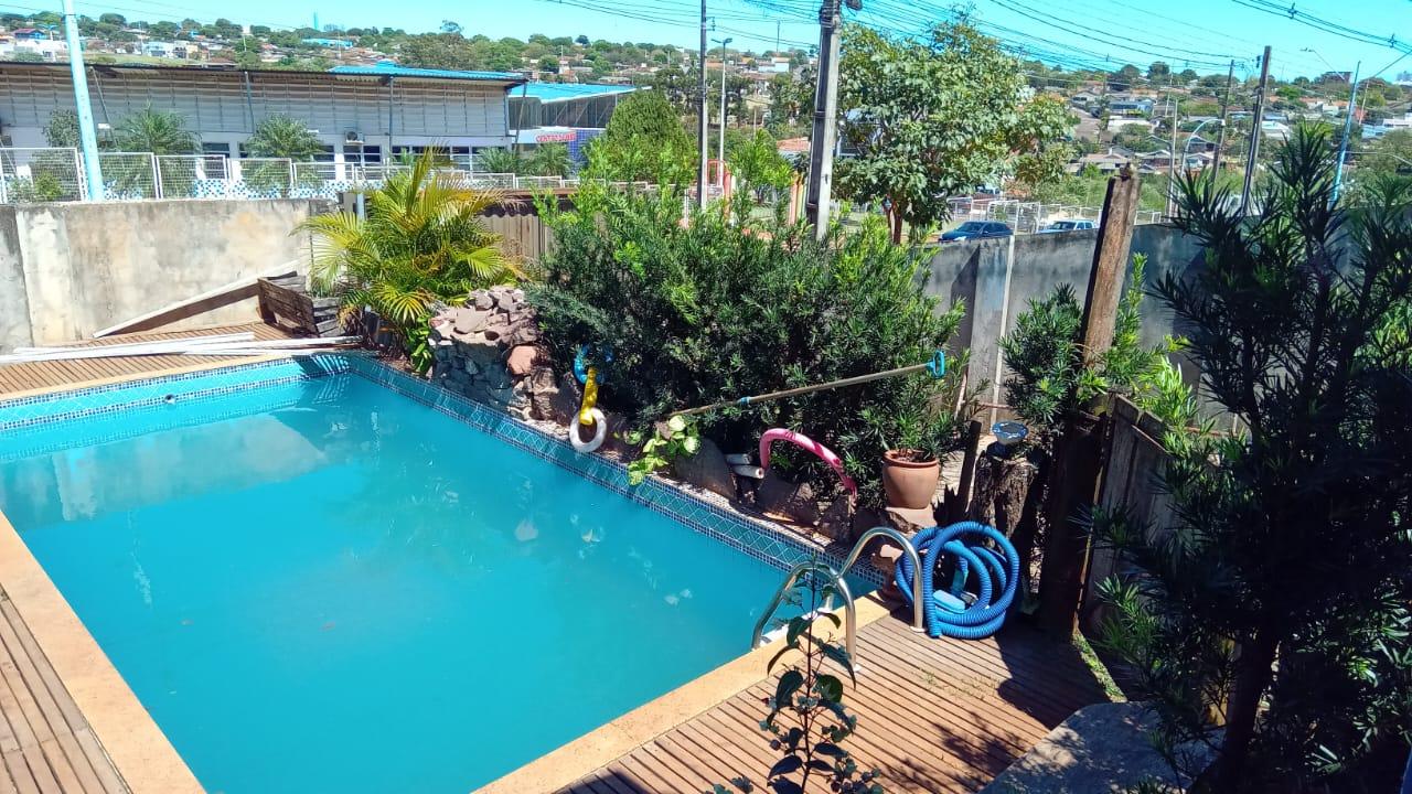 Sobrado com 2 Residências e Piscina na Avenida Maripá no Jardi...