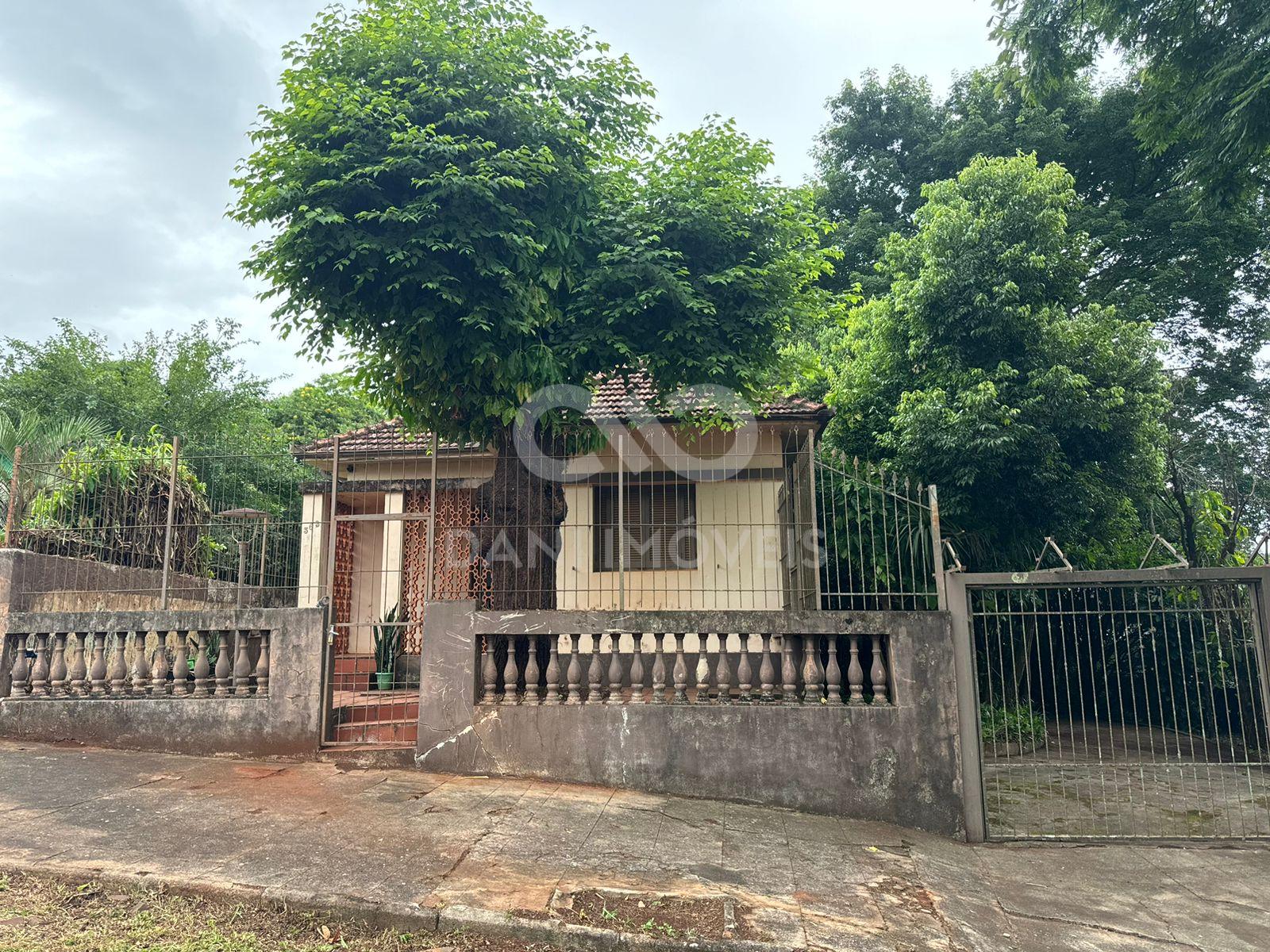 CASA À VENDA, COM TERRENO DE 1000M  NO CENTRO DE IJUI - RS