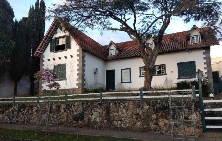 Casa 4 quartos à venda no Bairro Mansões em Barbacena MG