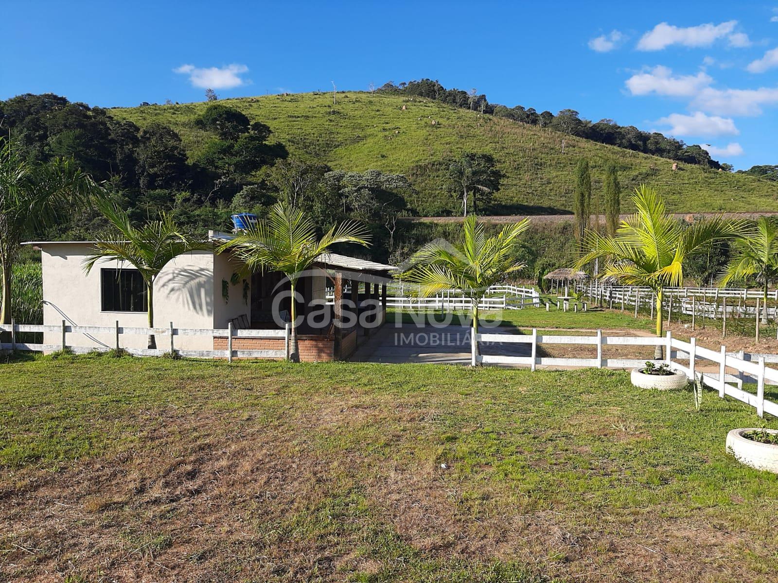 Sítio 2 quartos à venda com lagoa em Pinheiro Grosso- MG