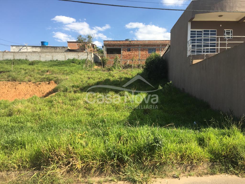 Lote com 236m  a venda no bairro Nova Cidade em Barbacena - MG