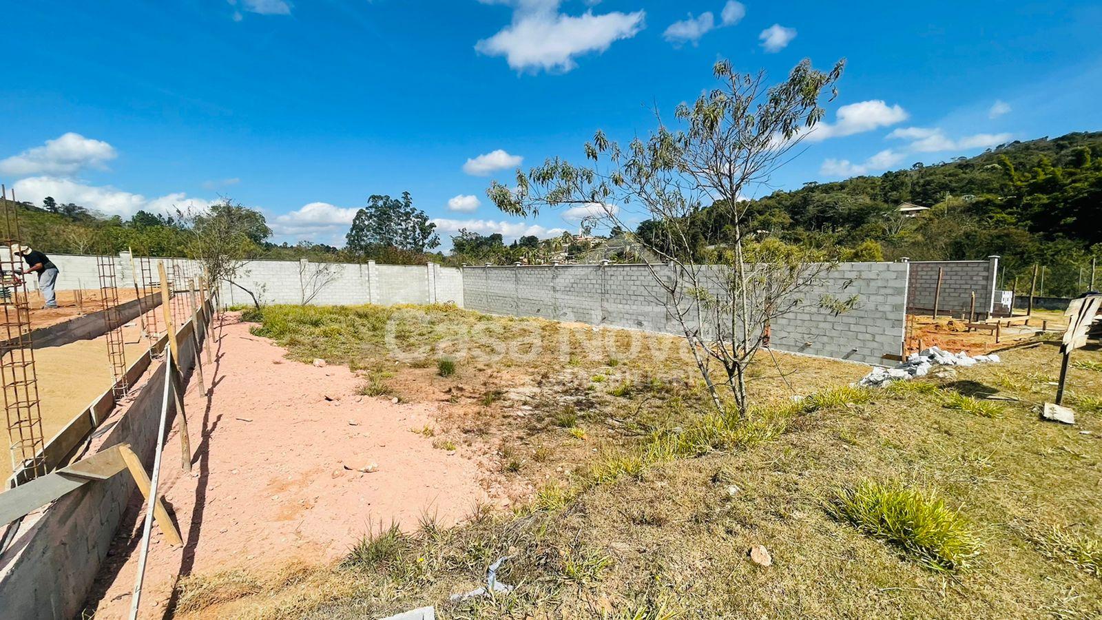 Lote com 450m  a venda no Condomínio Porto Seguro em Barbacena-MG