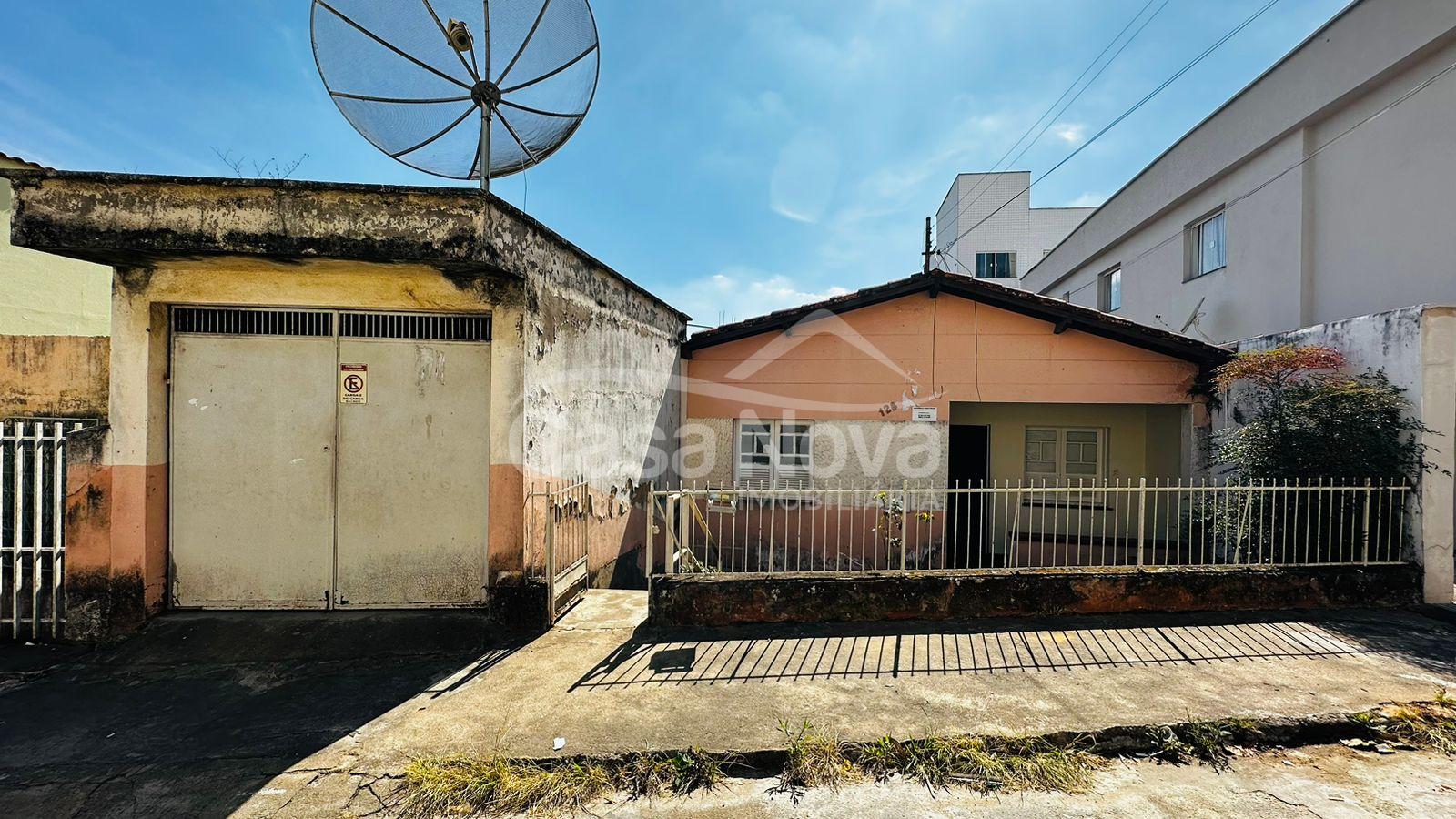 Casa a venda no bairro São Sebastião em Barbacena - MG