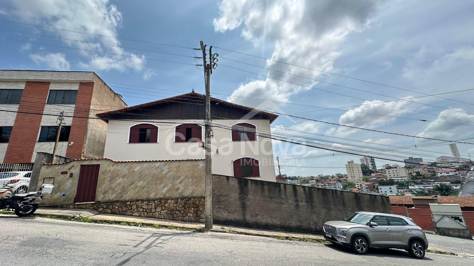 Casa a venda no bairro Funcionários em Barbacena - MG