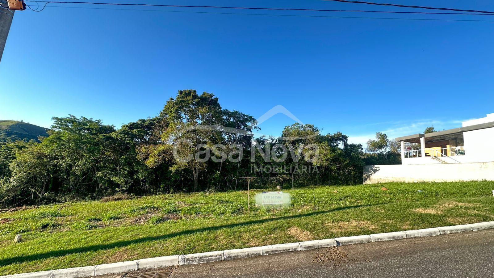 Lote com 472,40m no Condomínio Porto Seguro em Barbacena.