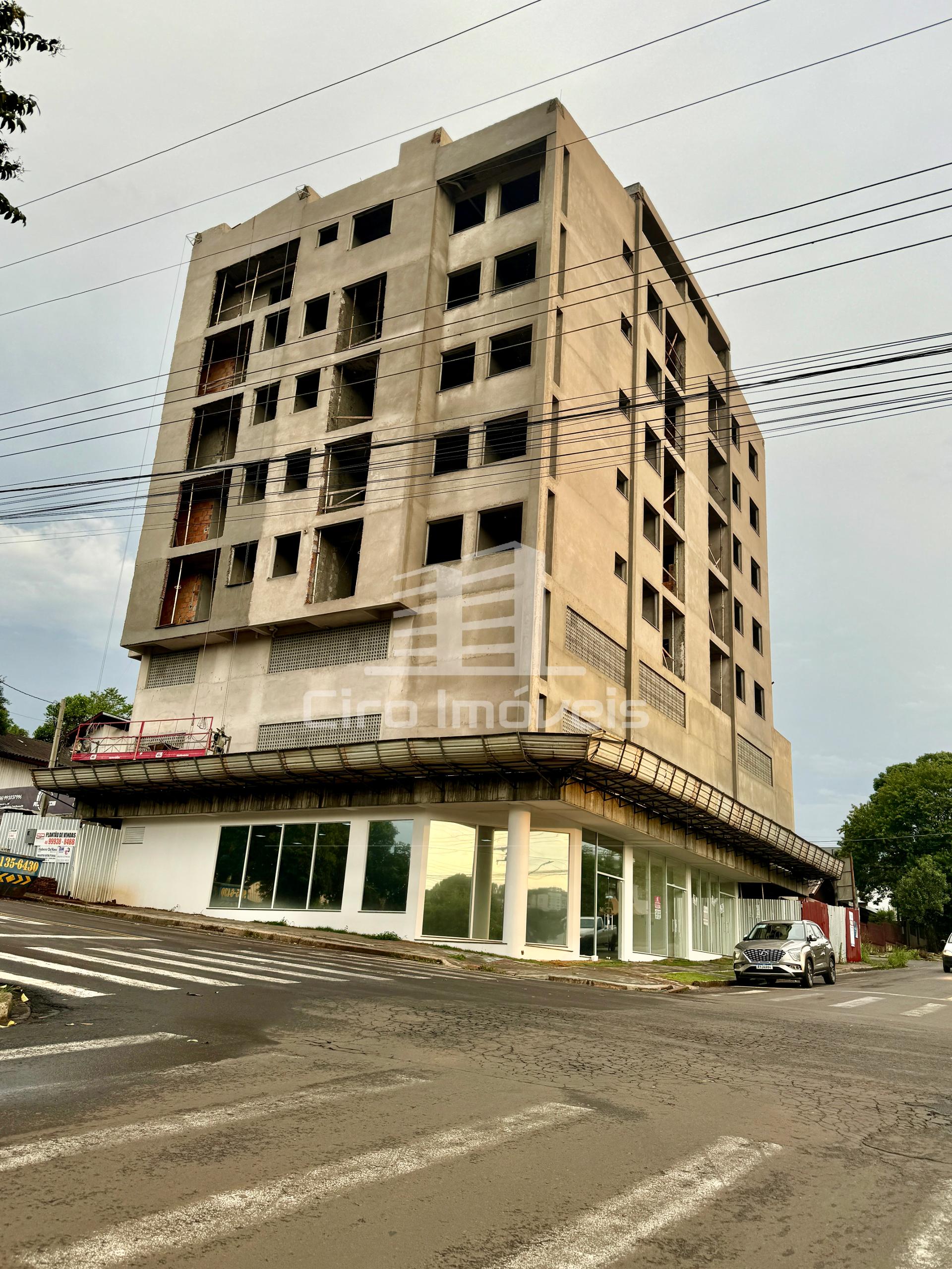 Apartamento À VENDA no Edifício Araucária