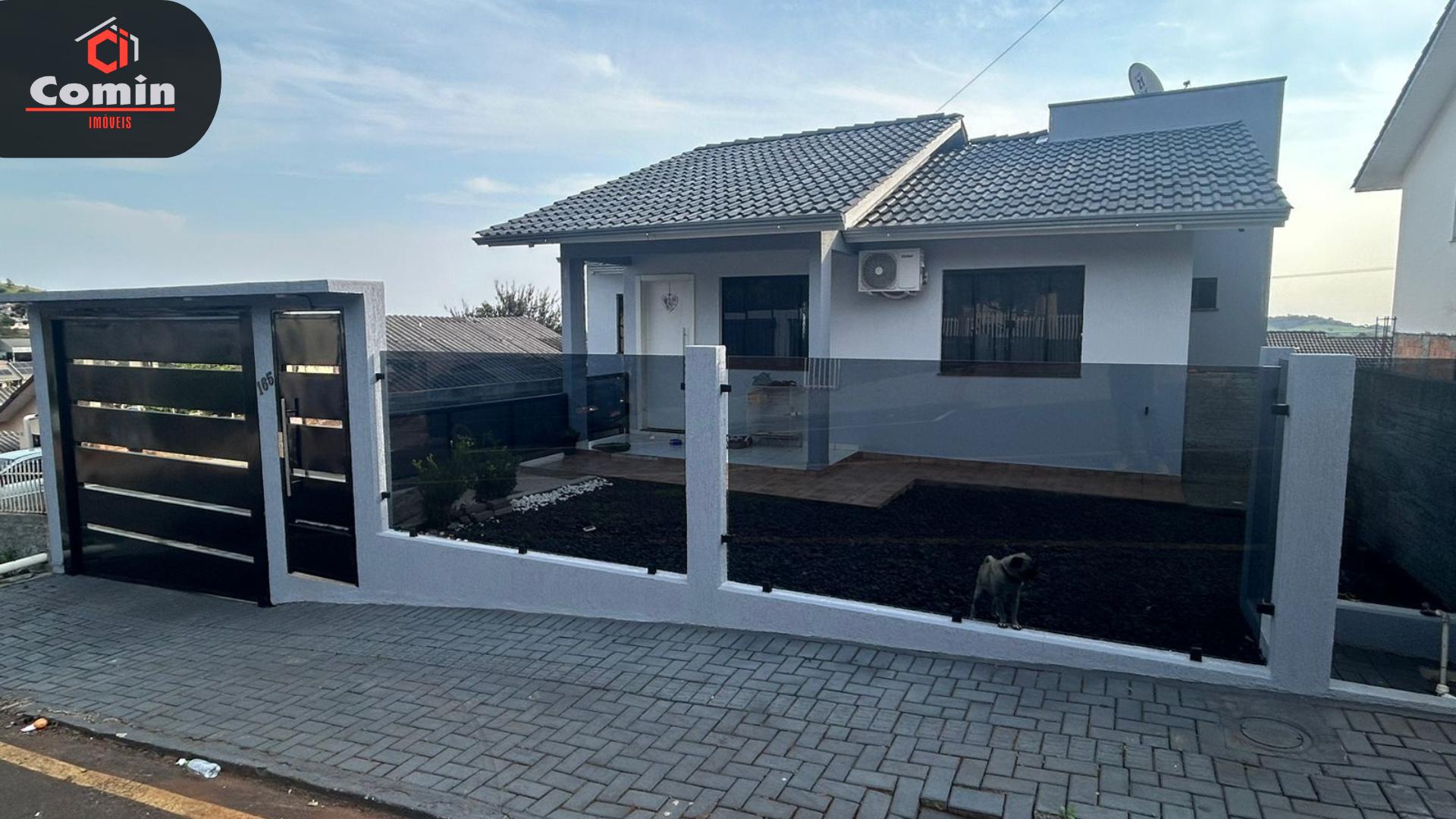 Casa à venda de 70 metros quadrados, com piscina