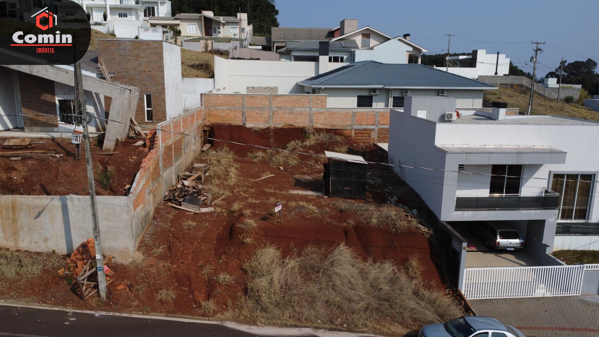 Lote à venda próximo ao lago municipal.