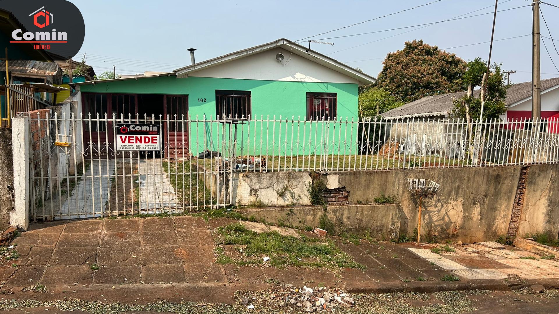 Casa à venda com 100 metros quadrados de área construída.