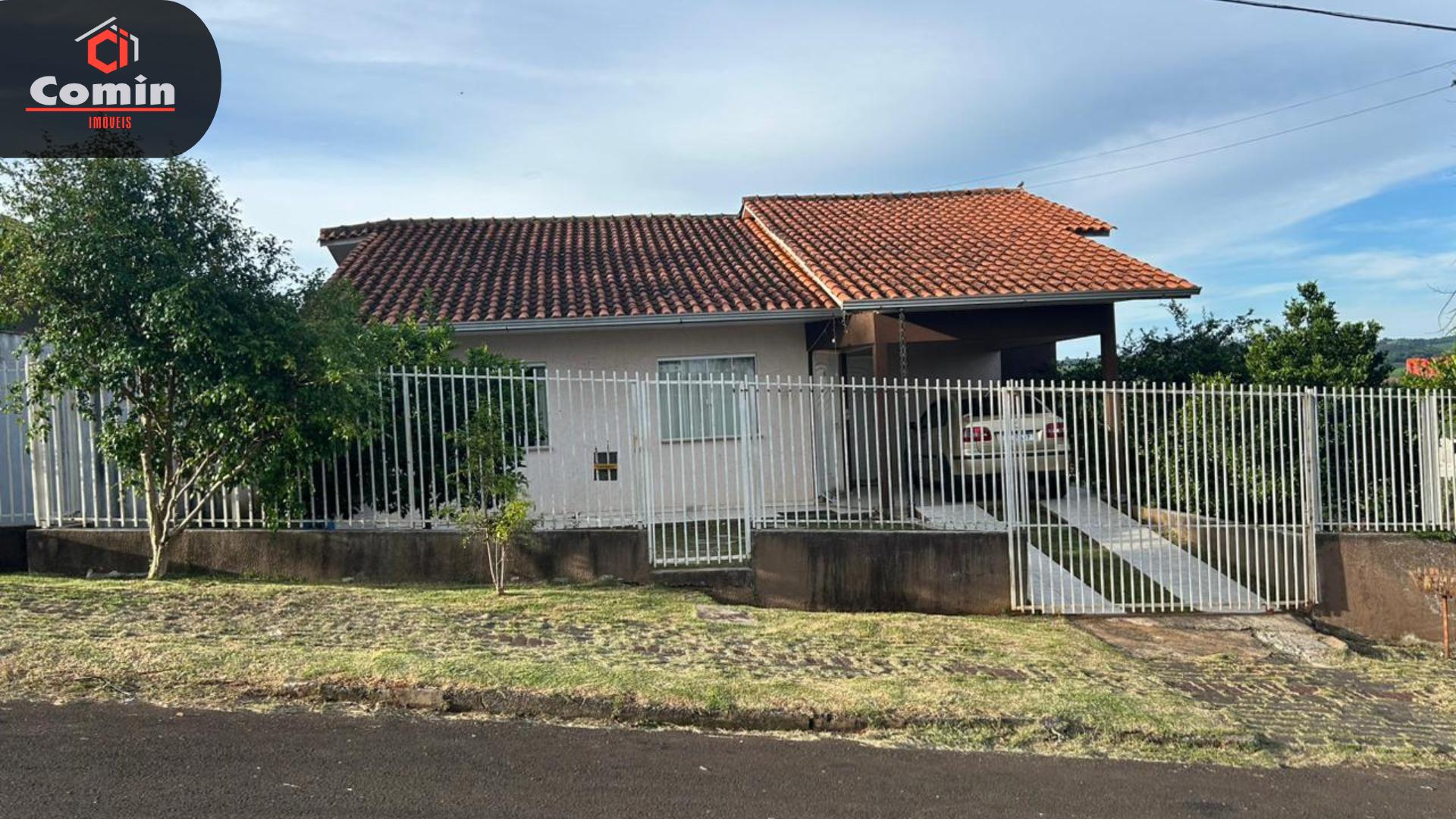 Casa à venda na rua Tiradentes.