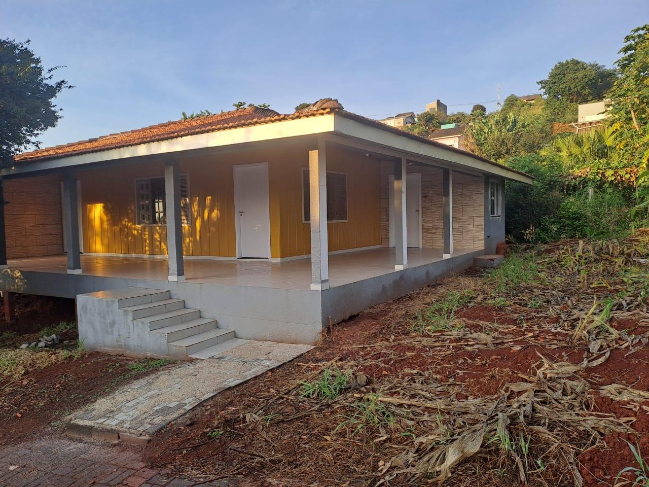 Casa para locação na rua Clevelândia.