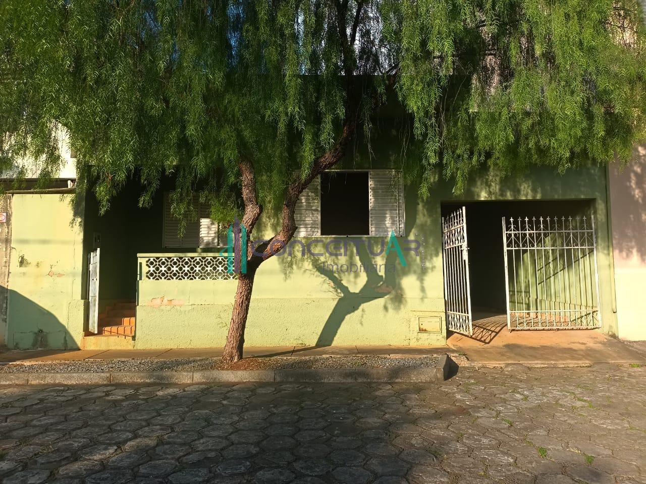 Casa  venda, Bairro Centro - PAINS/MG. No perca essa oportunidade!!